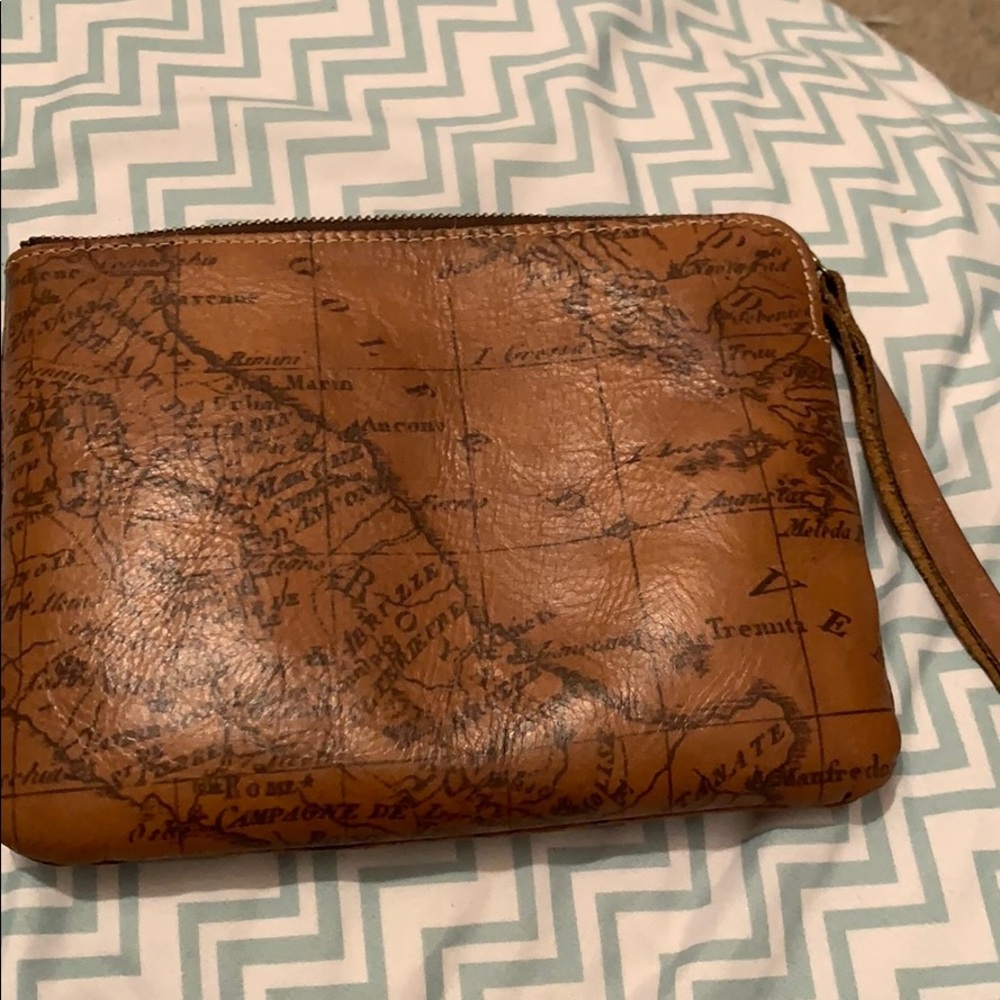 Map wristlet
